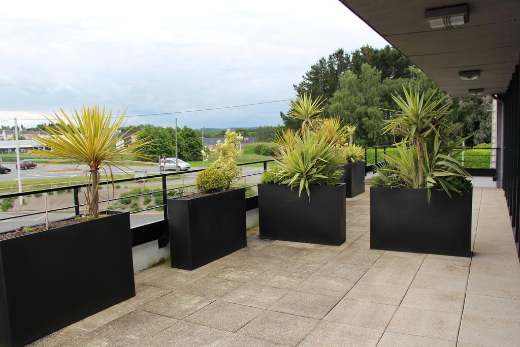 Hotel Ibis Guingamp Coeur De Bretagne Ploumagoar Exterior foto