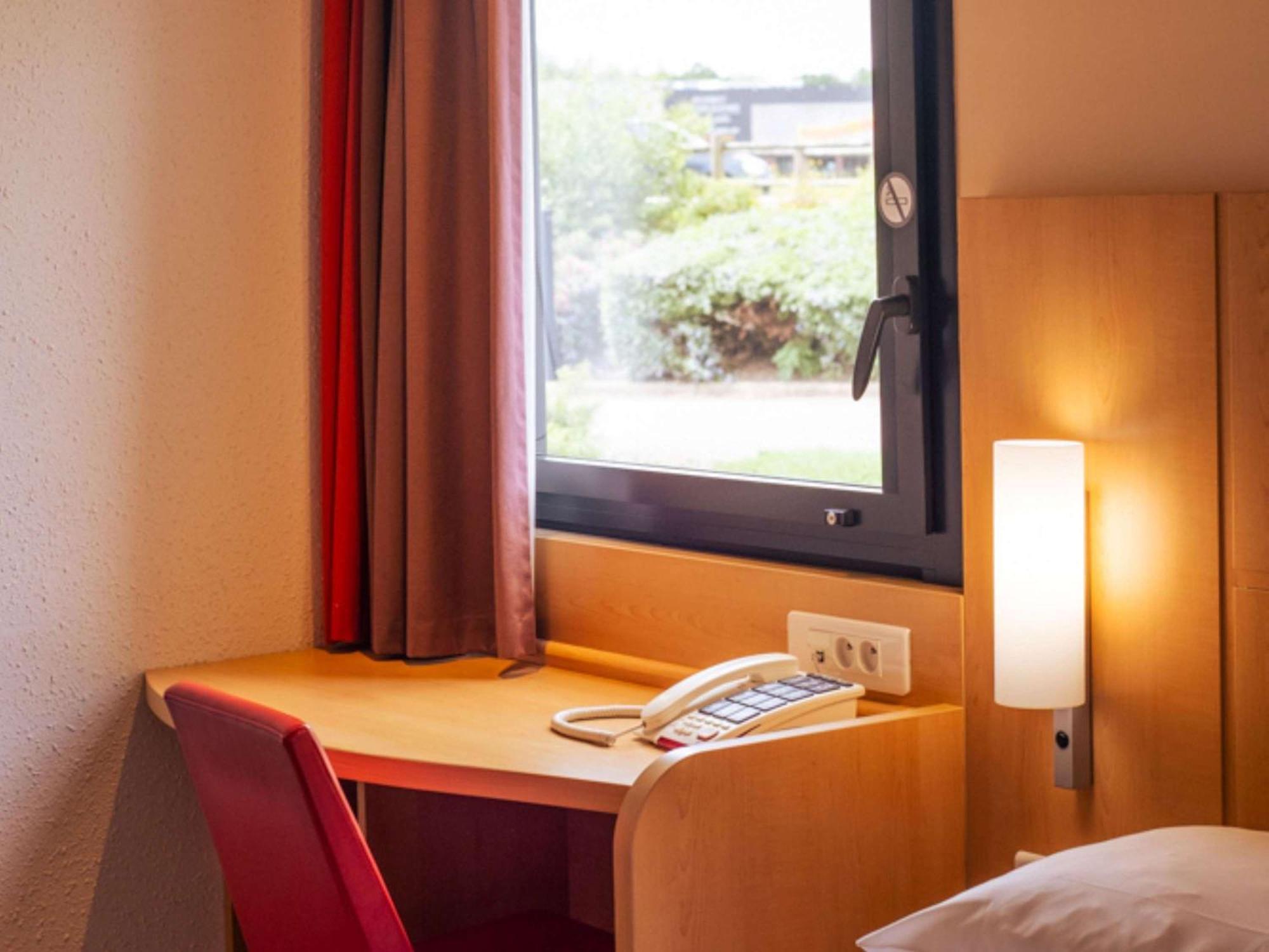 Hotel Ibis Guingamp Coeur De Bretagne Ploumagoar Exterior foto