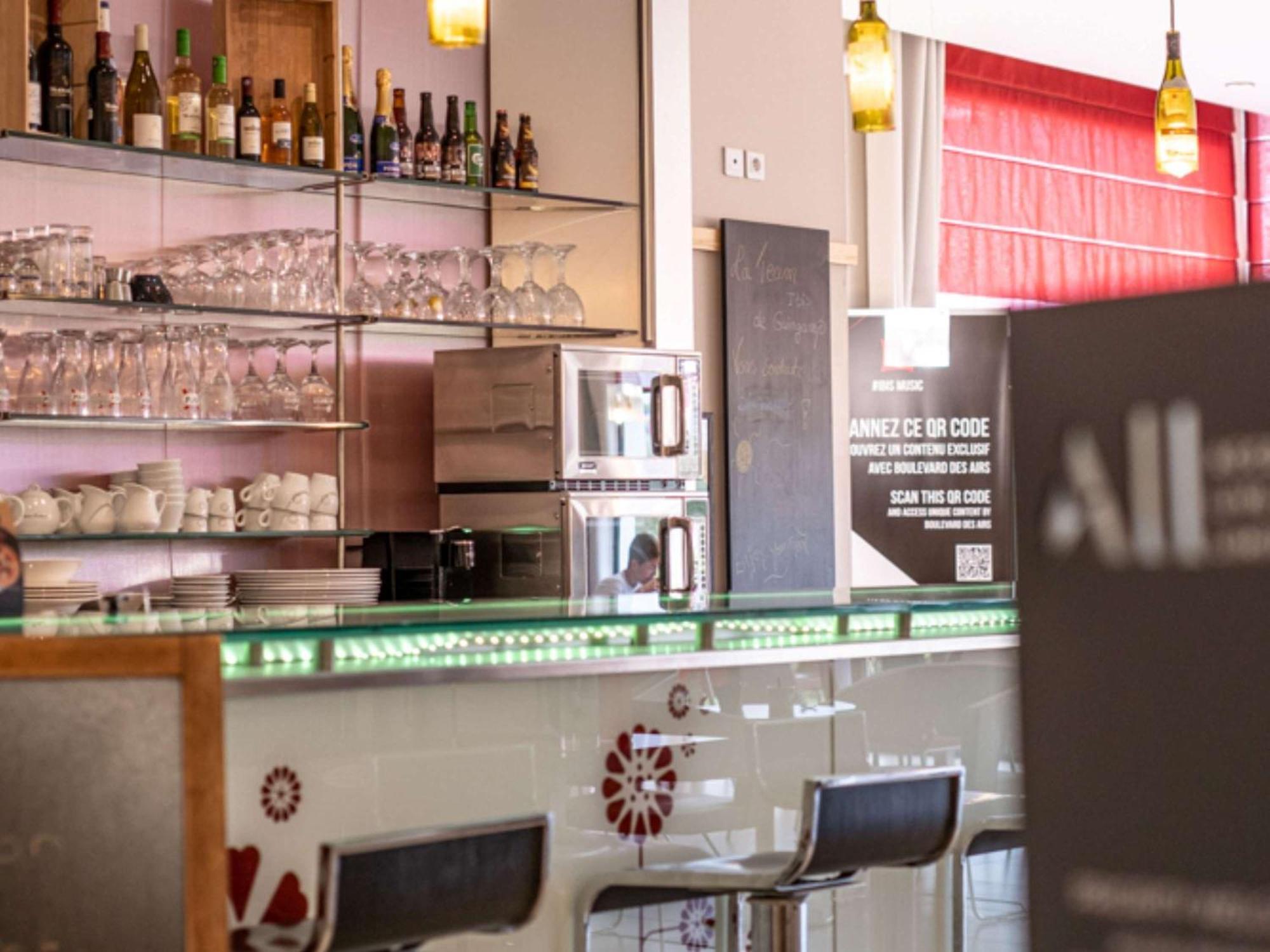 Hotel Ibis Guingamp Coeur De Bretagne Ploumagoar Exterior foto