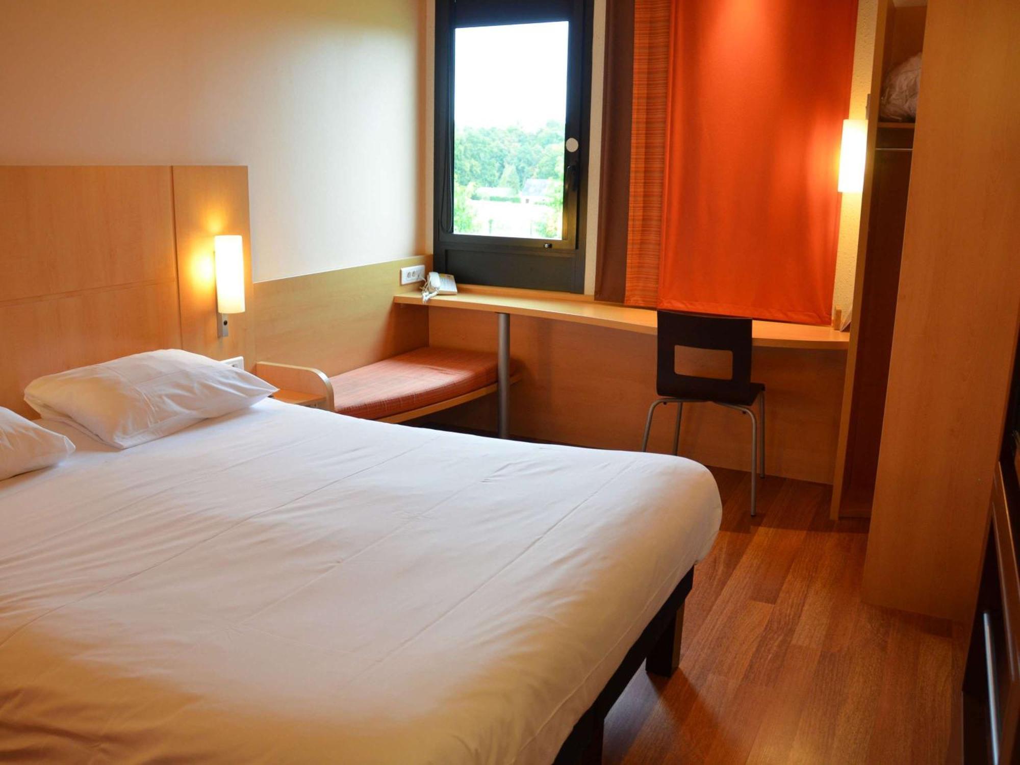 Hotel Ibis Guingamp Coeur De Bretagne Ploumagoar Exterior foto