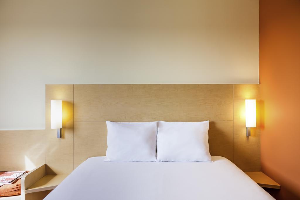 Hotel Ibis Guingamp Coeur De Bretagne Ploumagoar Habitación foto