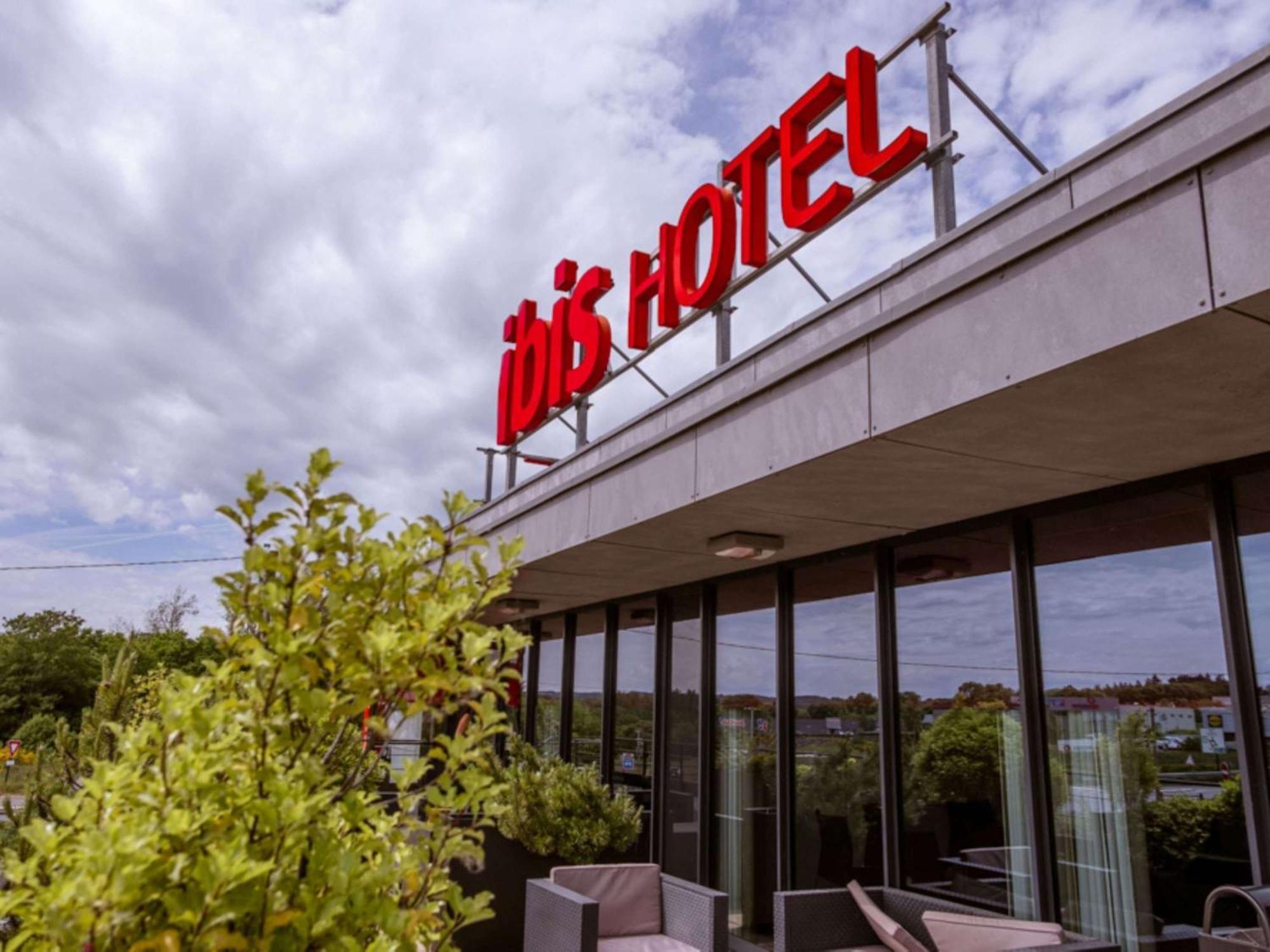 Hotel Ibis Guingamp Coeur De Bretagne Ploumagoar Exterior foto