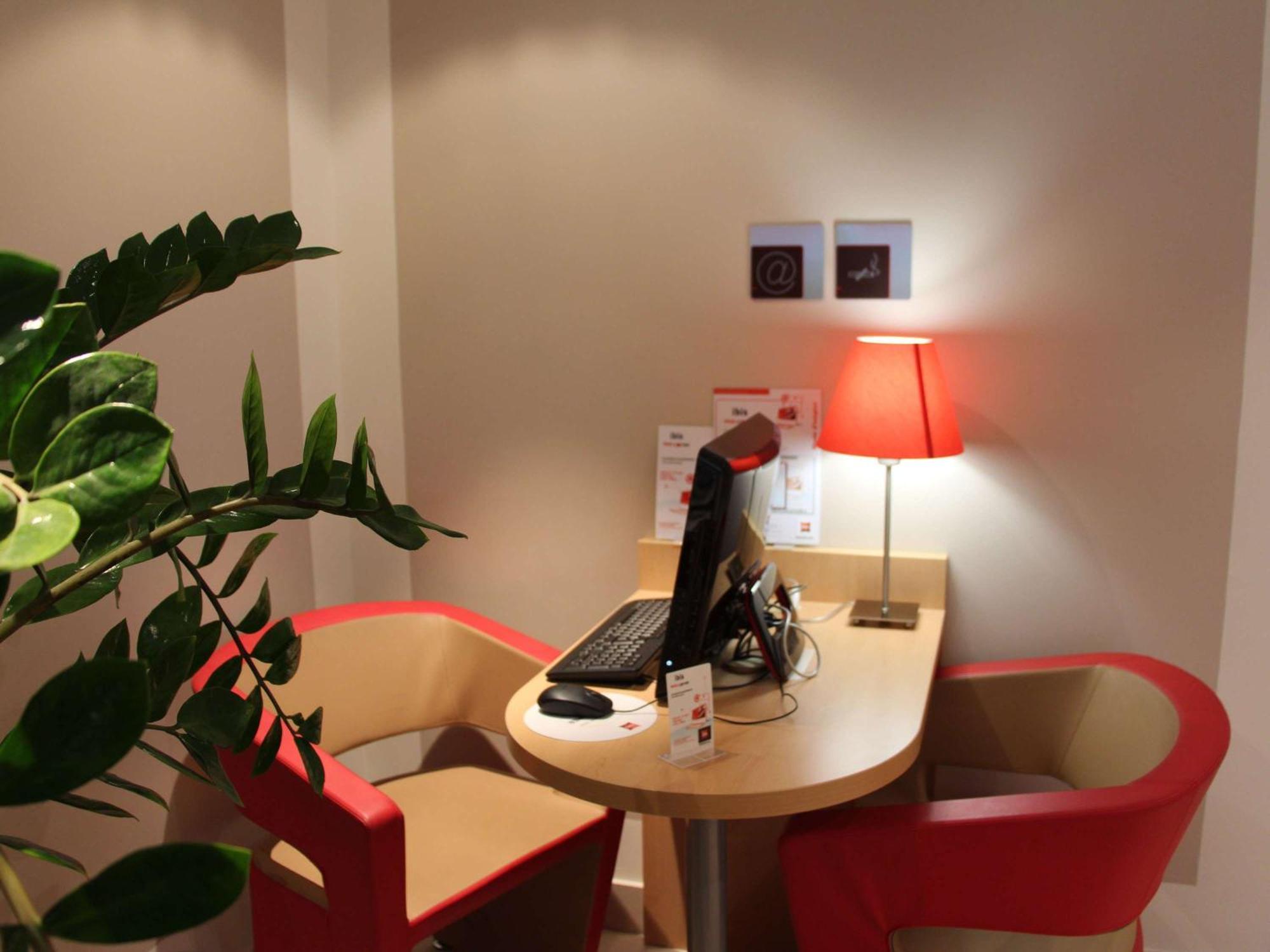 Hotel Ibis Guingamp Coeur De Bretagne Ploumagoar Exterior foto