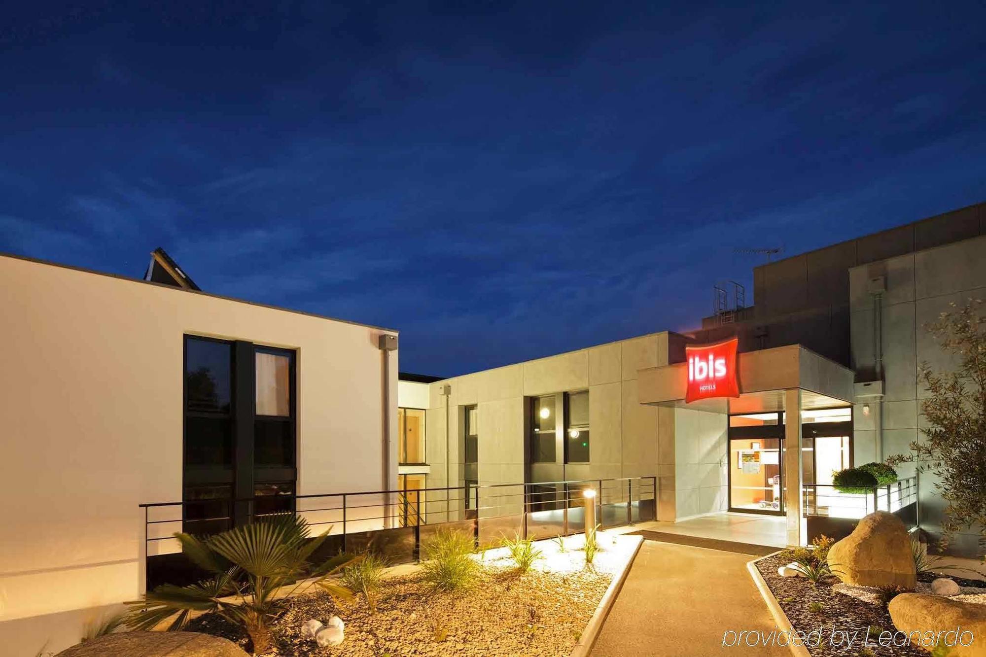 Hotel Ibis Guingamp Coeur De Bretagne Ploumagoar Exterior foto